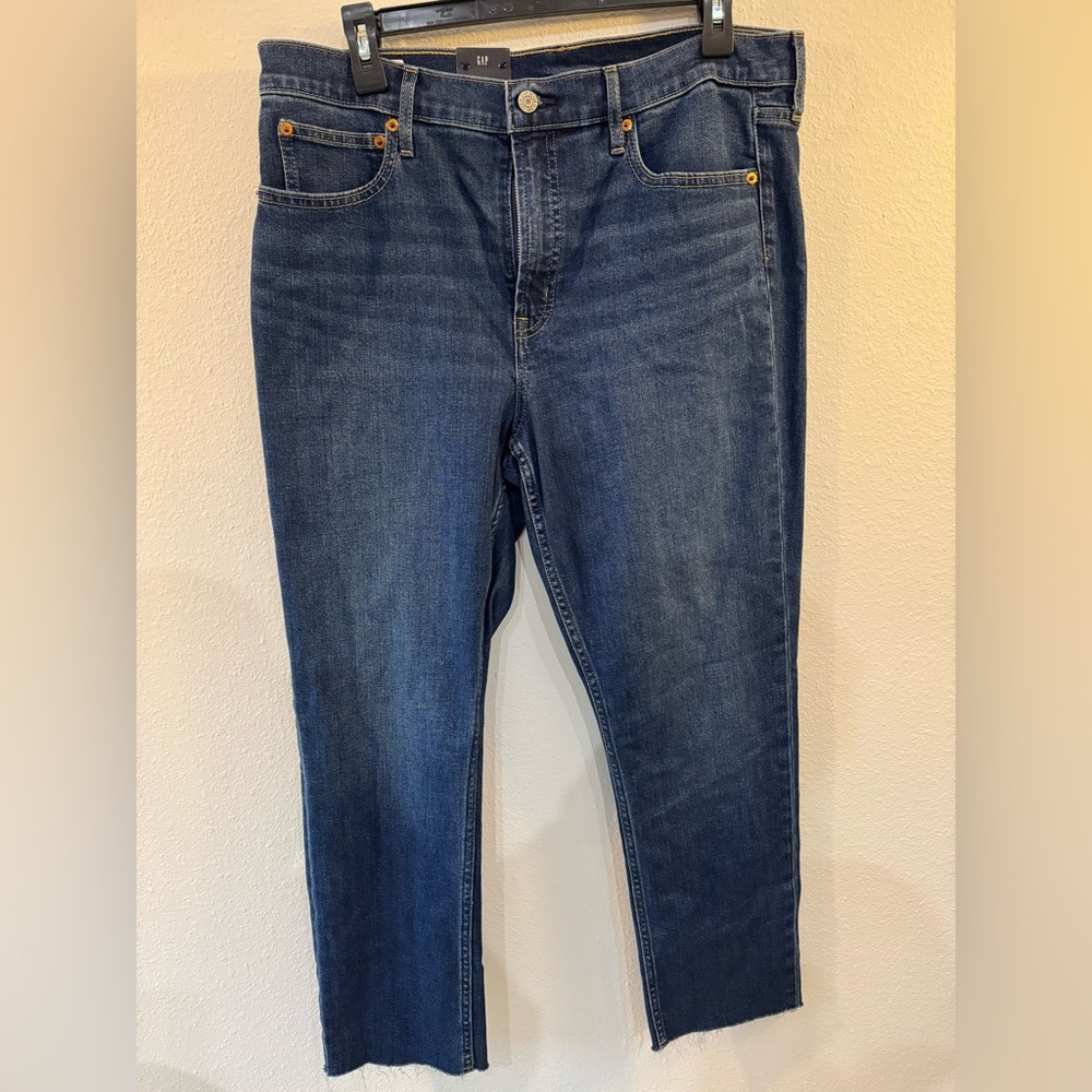 Gap Sz 32 High Rise Jeans, Slim/Straight Leg, NWT (never worn)